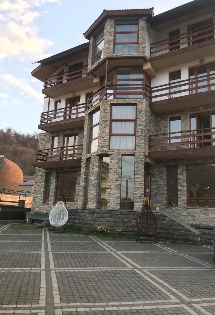 Hotel en Bakuriani, Georgia, 2 769 m² - imagen 1