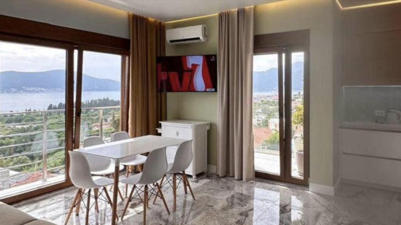 Piso en Tivat, Montenegro, 68 m² - imagen 2