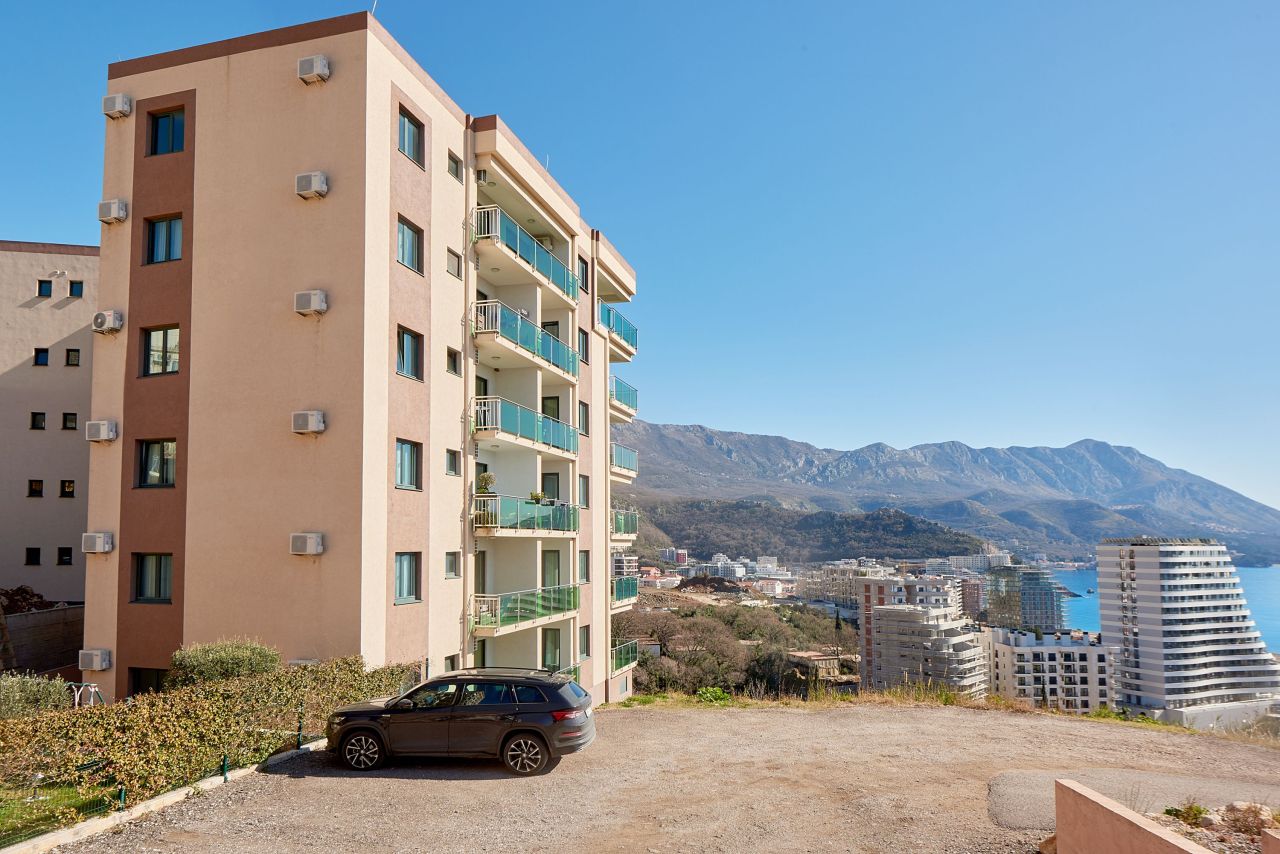 Piso en Becici, Montenegro, 63 m² - imagen 1