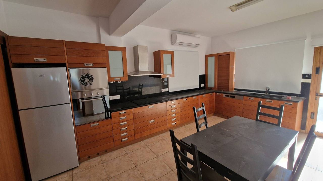 Casa a Larnaca, Cipro, 260 m² - foto 3