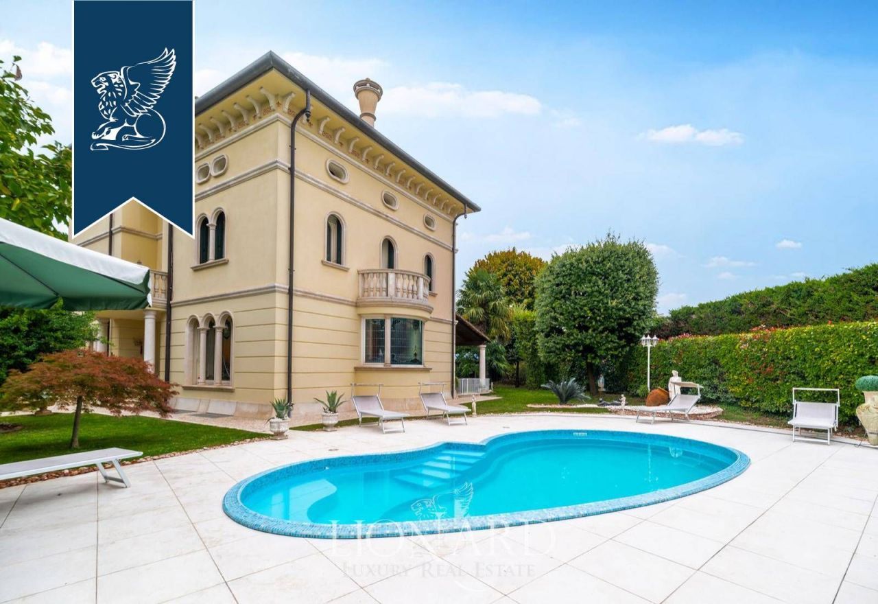 Villa en Treviso, Italia, 650 m² - imagen 1