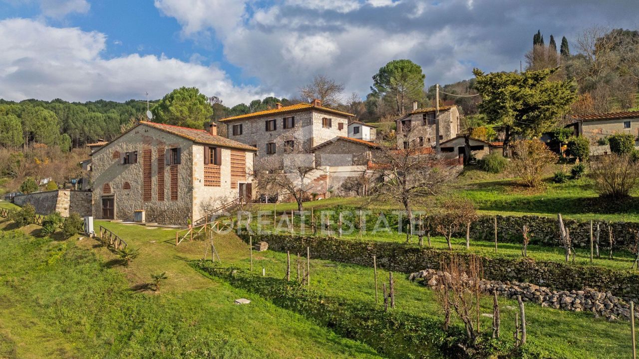 House Colle di Val d'Elsa, Italy, 648.82 m² - picture 1