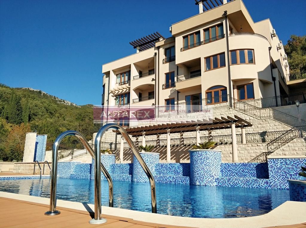Apartment in Herceg-Novi, Montenegro, 95 m² - picture 1