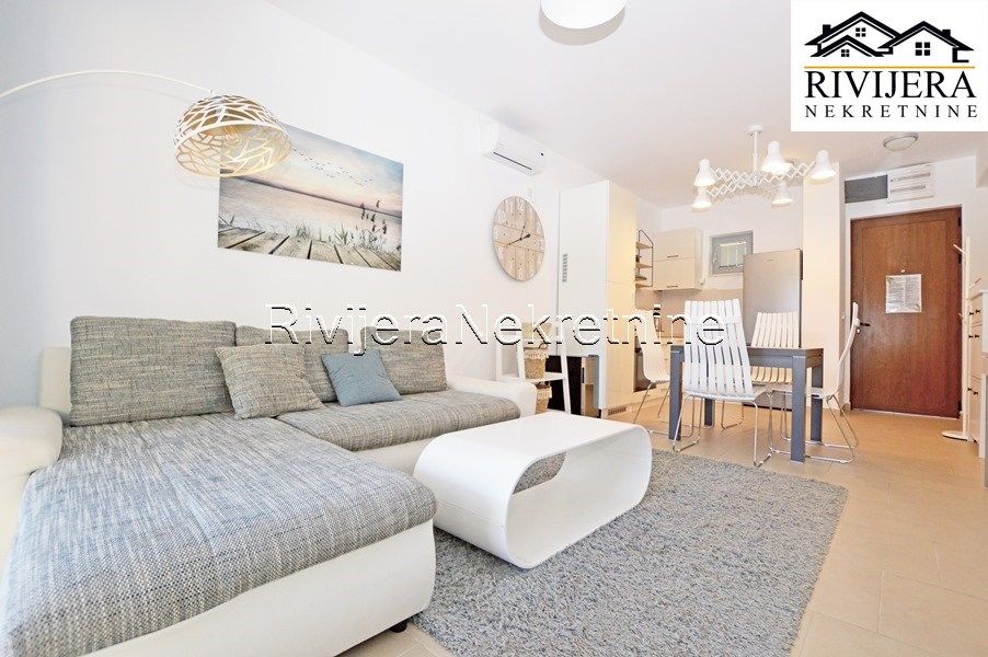 Piso en Herceg-Novi, Montenegro, 73 m² - imagen 1