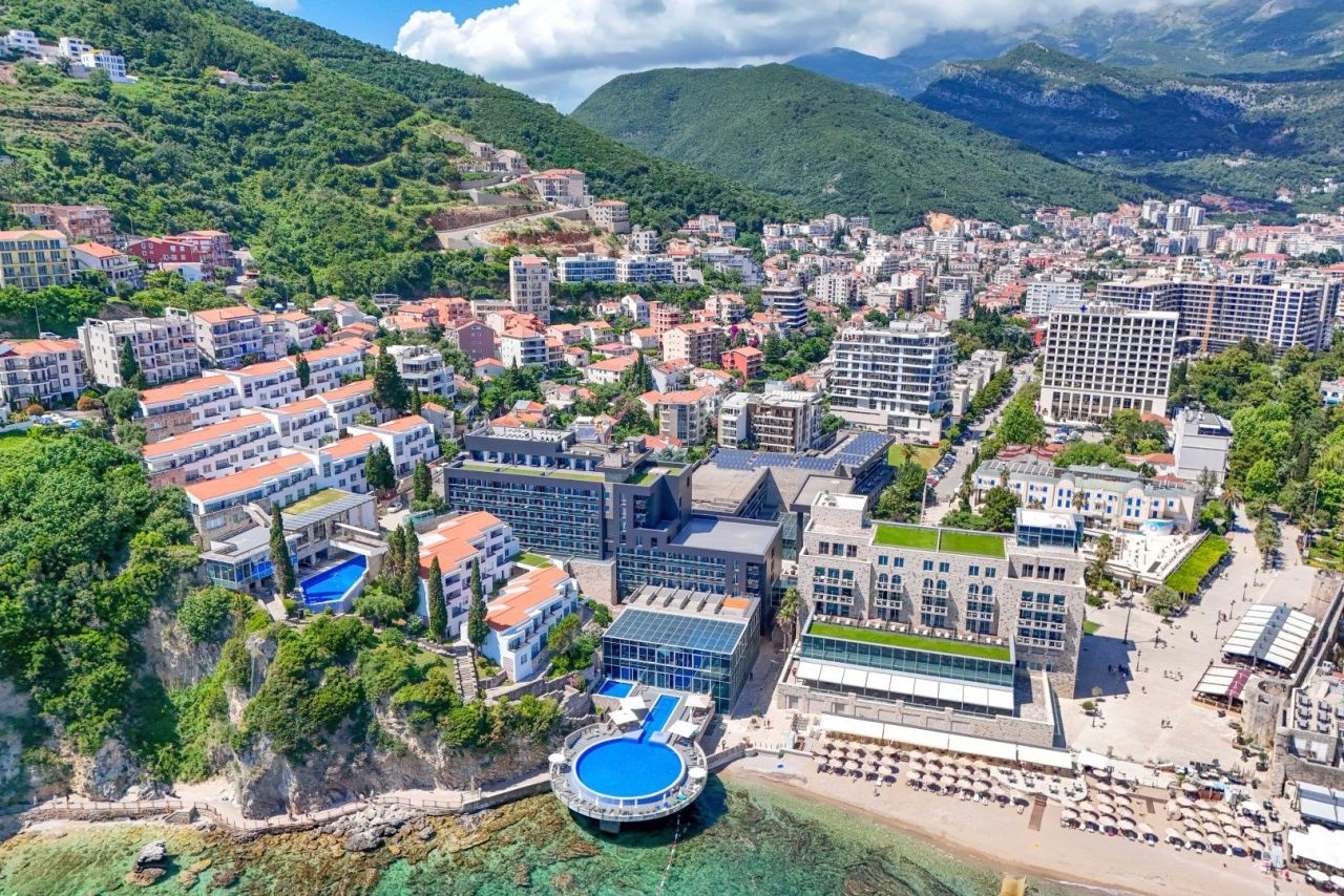 Apartment in Budva, Montenegro, 75 m² - picture 1
