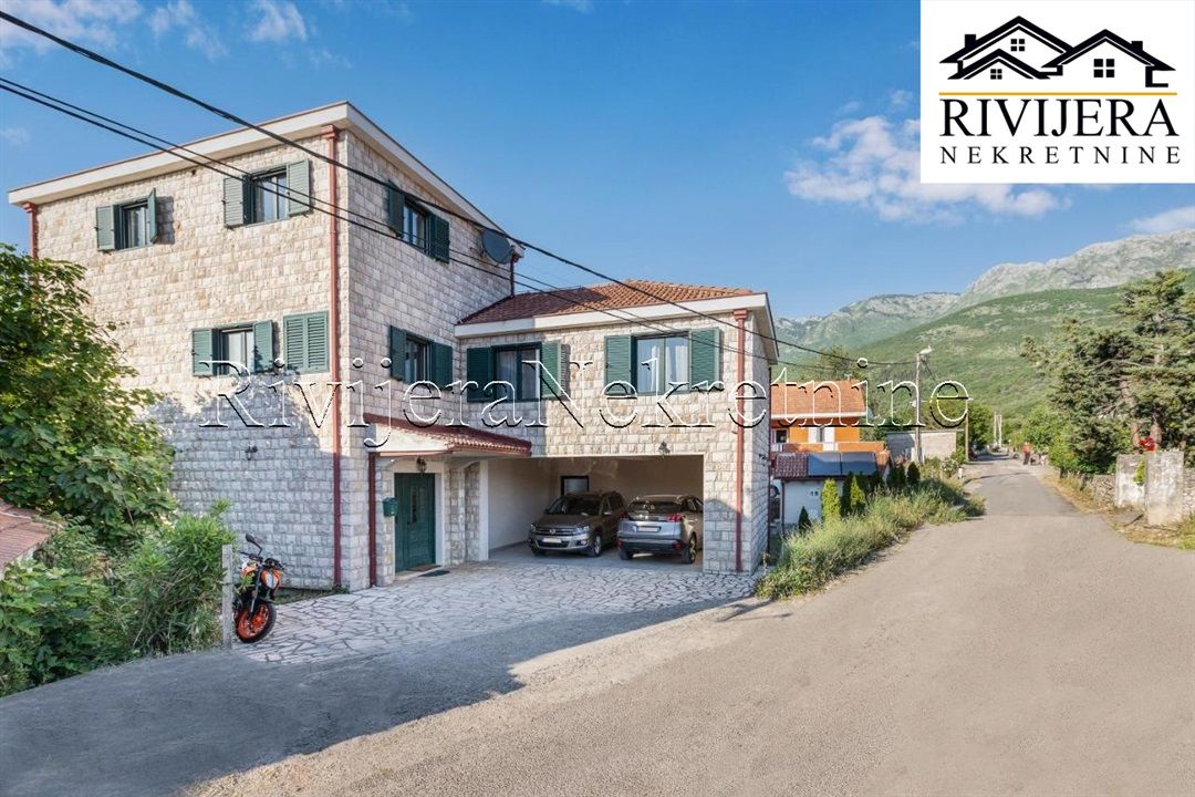 Villa en Kotor, Montenegro, 396 m² - imagen 1