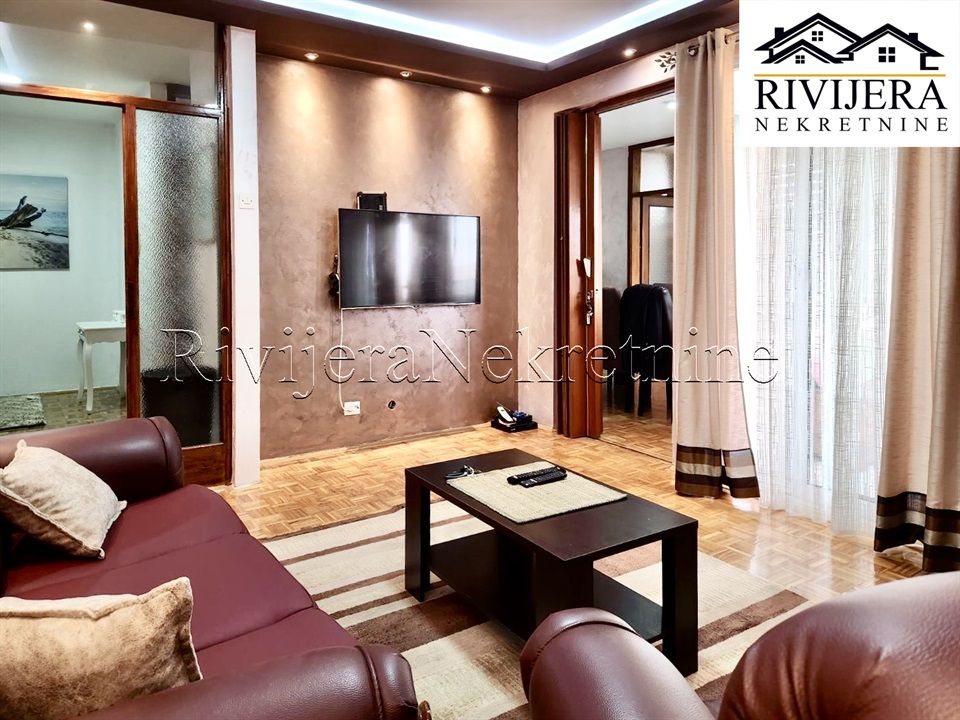Piso en Tivat, Montenegro, 67 m² - imagen 1