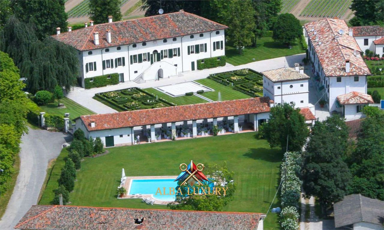 Villa Via dei Prati, Italia, 2 000 m² - imagen 1