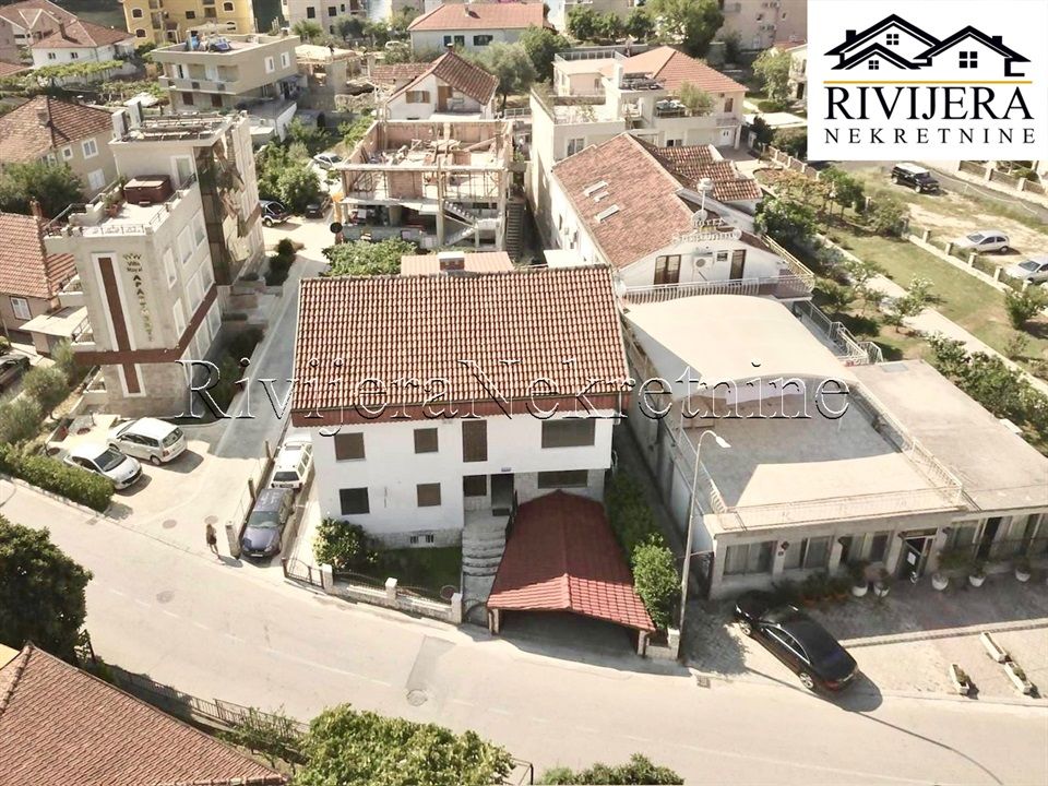 Casa en Tivat, Montenegro, 310 m² - imagen 1