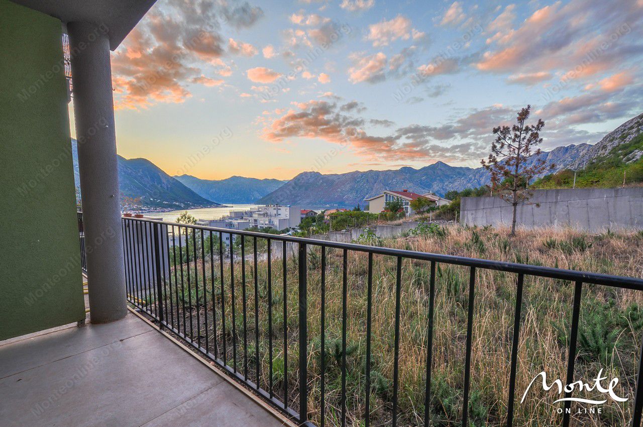 Piso en Kotor, Montenegro, 75 m² - imagen 1