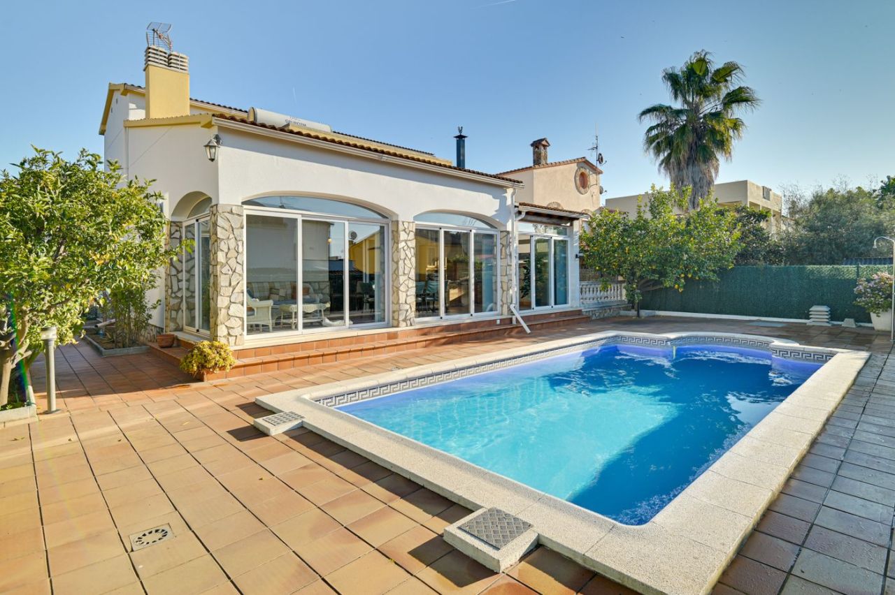 Haus in Costa Brava, Spanien, 348 m² - Foto 1