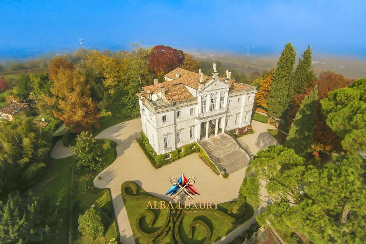 Villa in Conegliano, Italy, 1 670 m² - picture 1