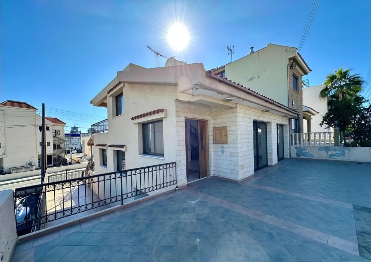 Maison à Mesa Geitonia, Chypre, 290 m² - image 1