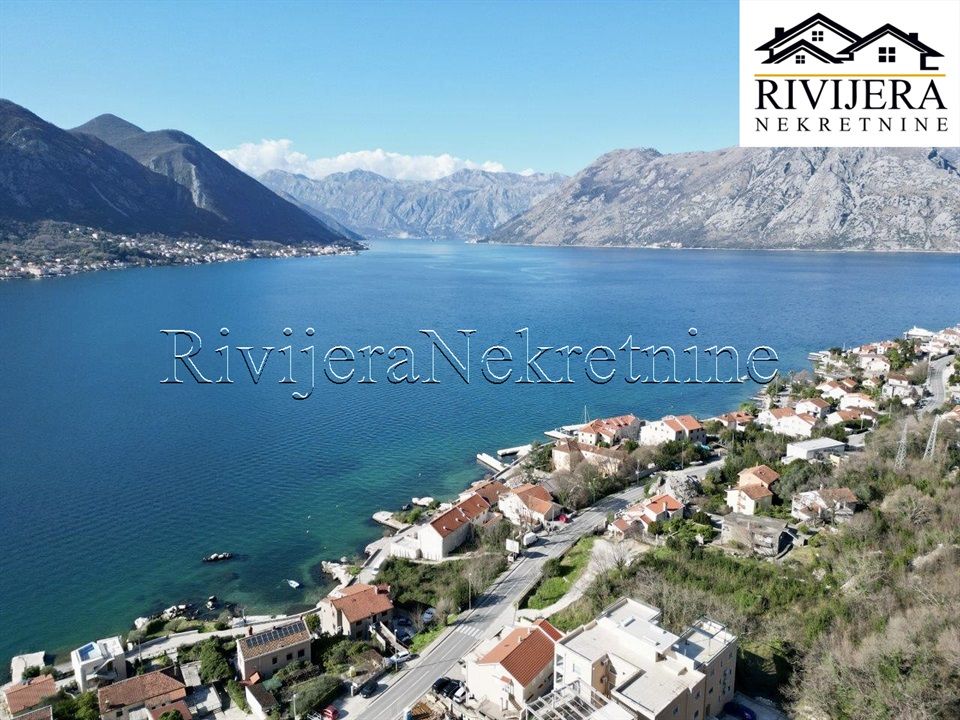 Grundstück in Kotor, Montenegro, 1 406 m² - Foto 1