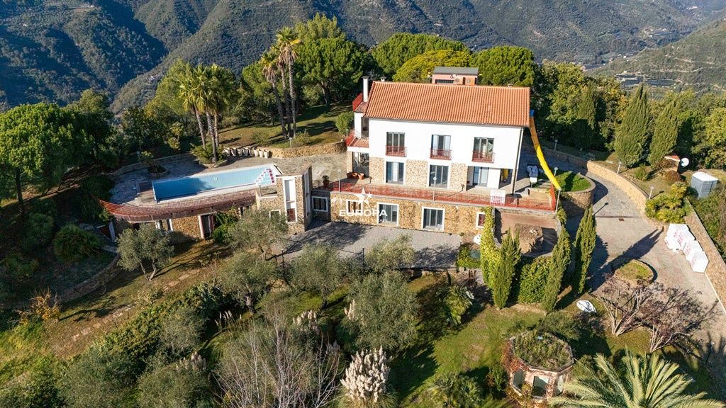 Villa à Dolceacqua, Italie, 351 m² - image 1
