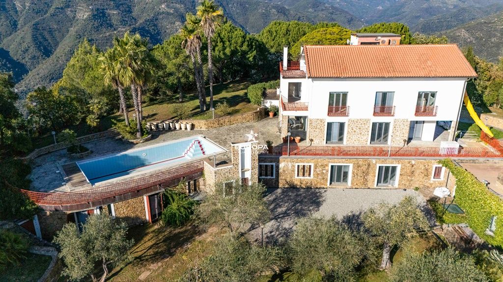 Villa en Dolceacqua, Italia, 351 m² - imagen 2