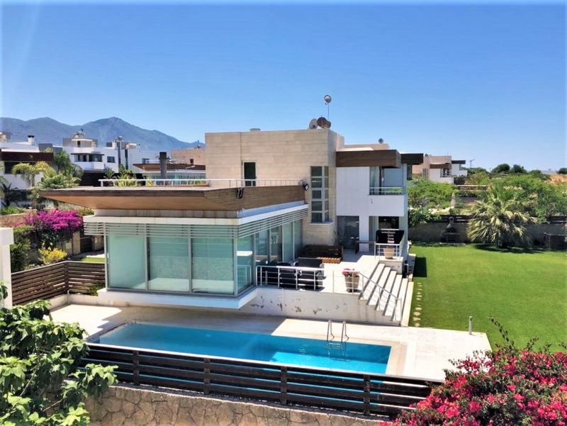 Villa à Kyrenia, Chypre, 434 m² - image 1