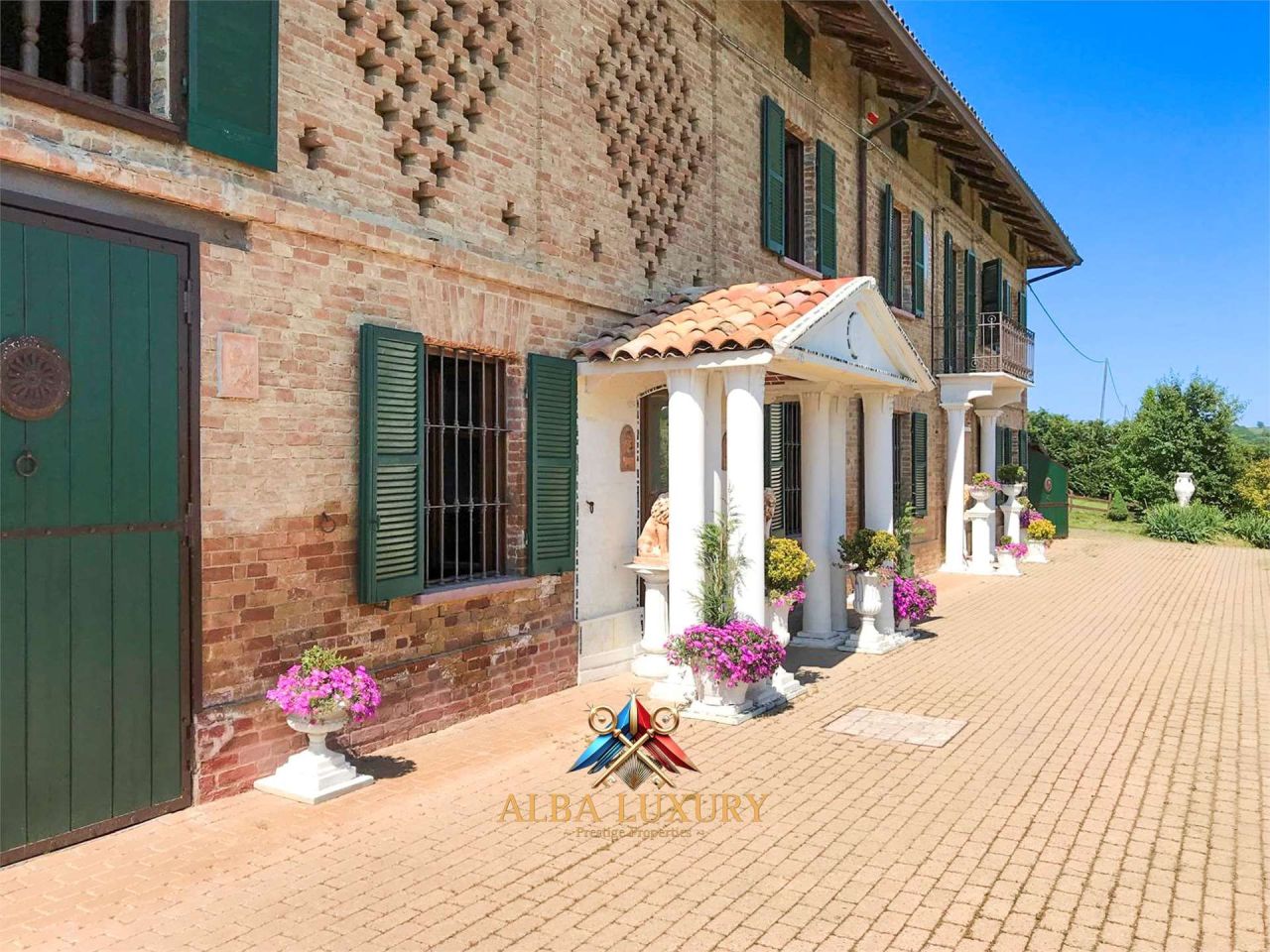 Villa Strada Traniera, Italy, 300 m² - picture 1