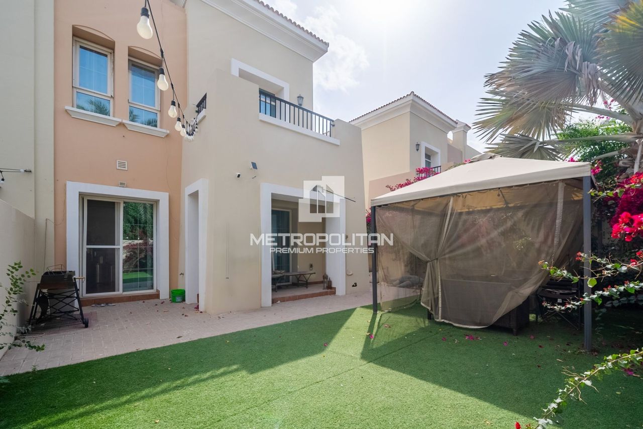 Maison urbaine à Dubaï, EAU, 242 m² - image 1