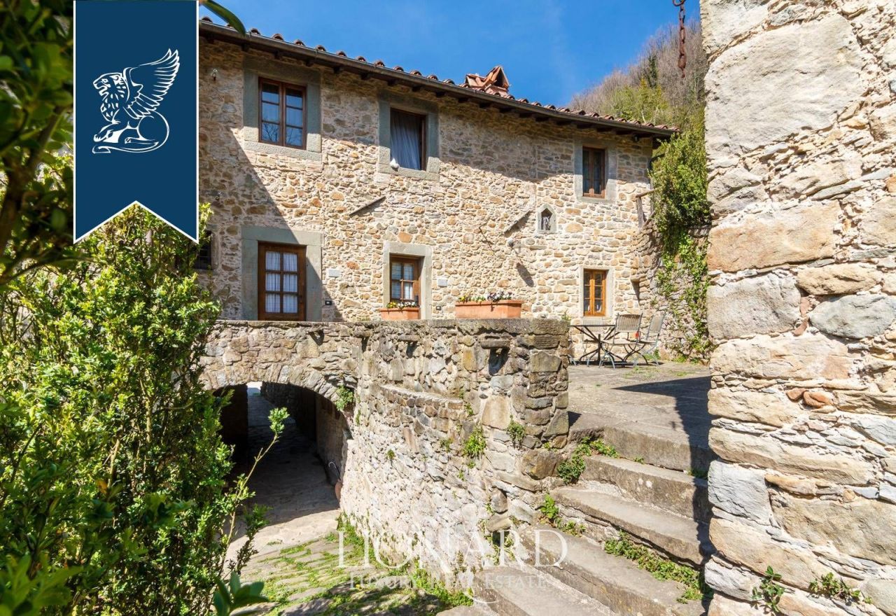 Granja en Lucca, Italia, 850 m² - imagen 1