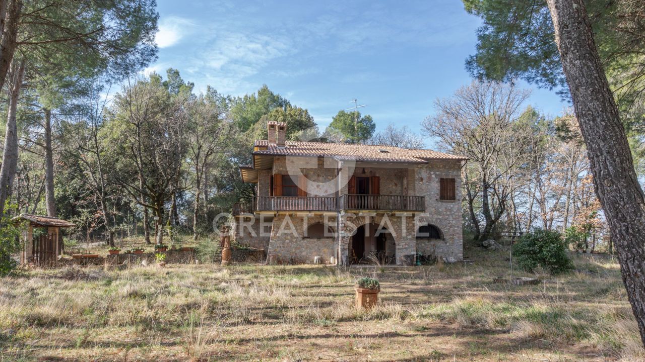 Casa en Campello sul Clitunno, Italia, 203.35 m² - imagen 1