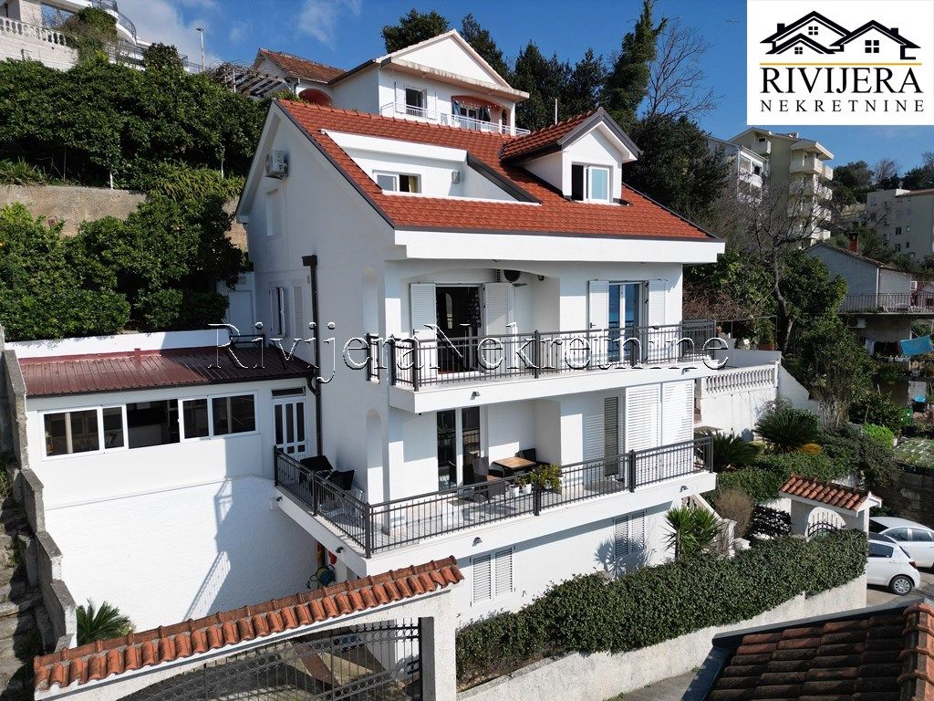 Haus in Herceg-Novi, Montenegro, 330 m² - Foto 1