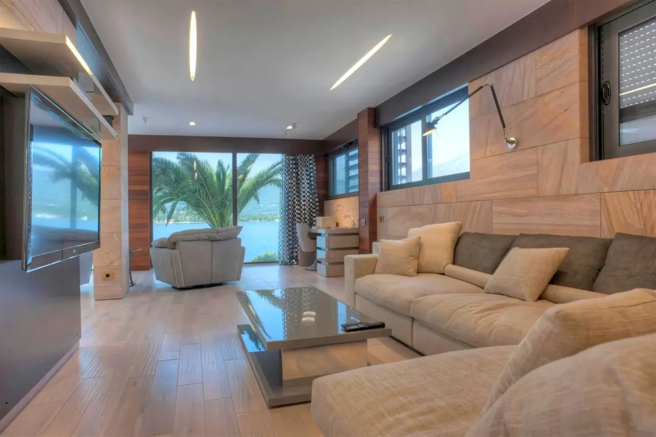 Villa in Tivat, Montenegro, 1 200 m² - Foto 13