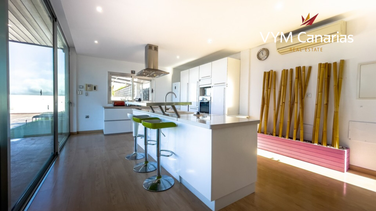 Villa on Tenerife, Spain, 260 m² - picture 1
