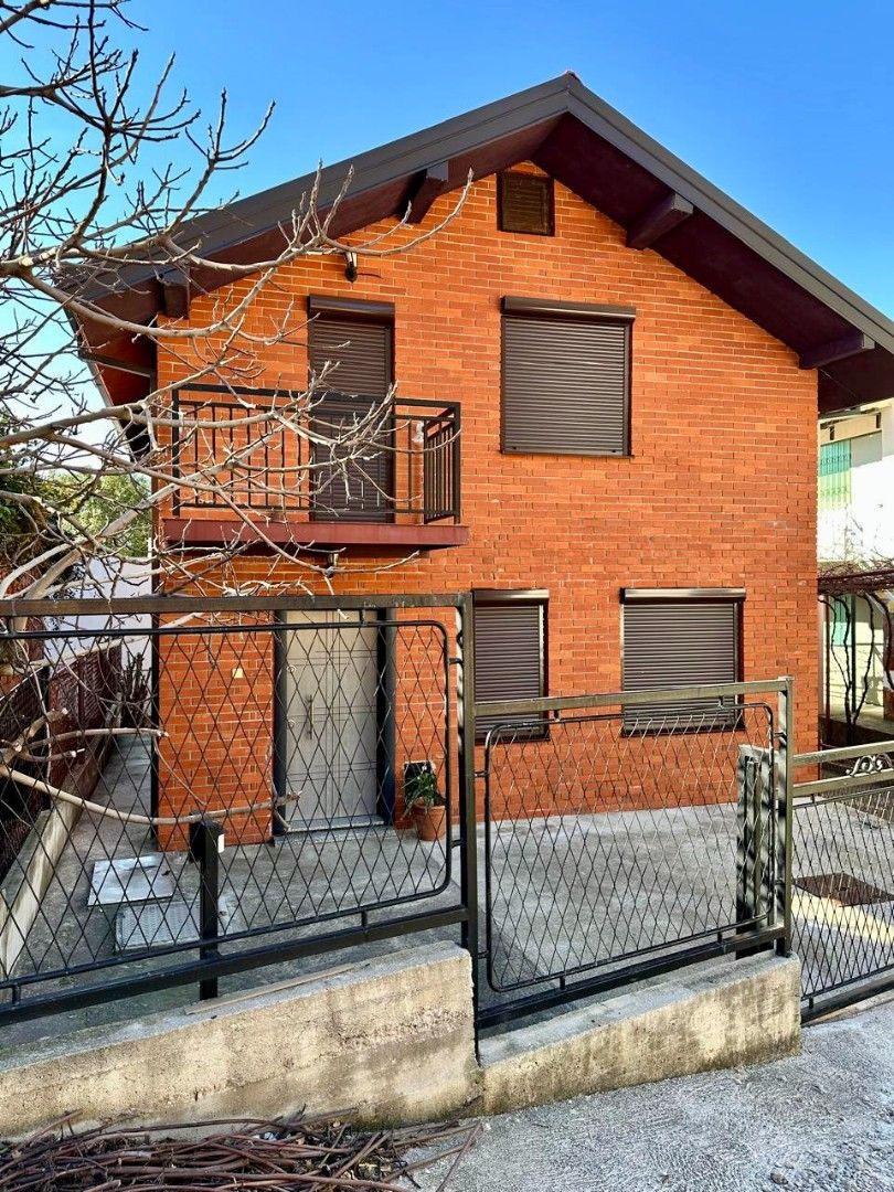 Maison à Sutomore, Monténégro, 90 m² - image 1