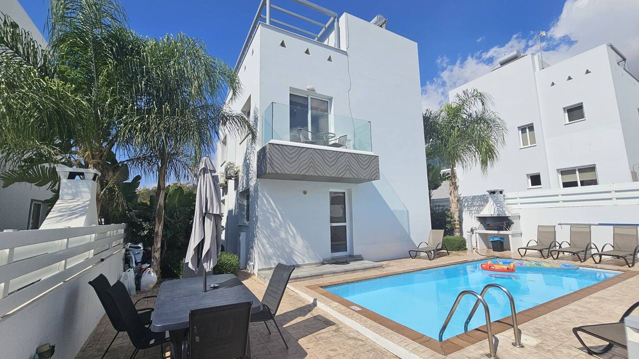 Maison à Agia Napa, Chypre, 170 m² - image 1