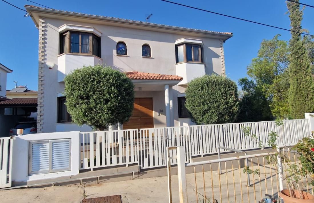 Maison à Lakatamia, Chypre, 260 m² - image 1