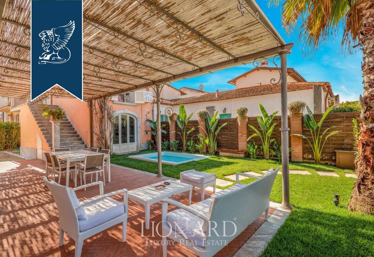 Villa en Forte dei Marmi, Italia, 550 m² - imagen 1