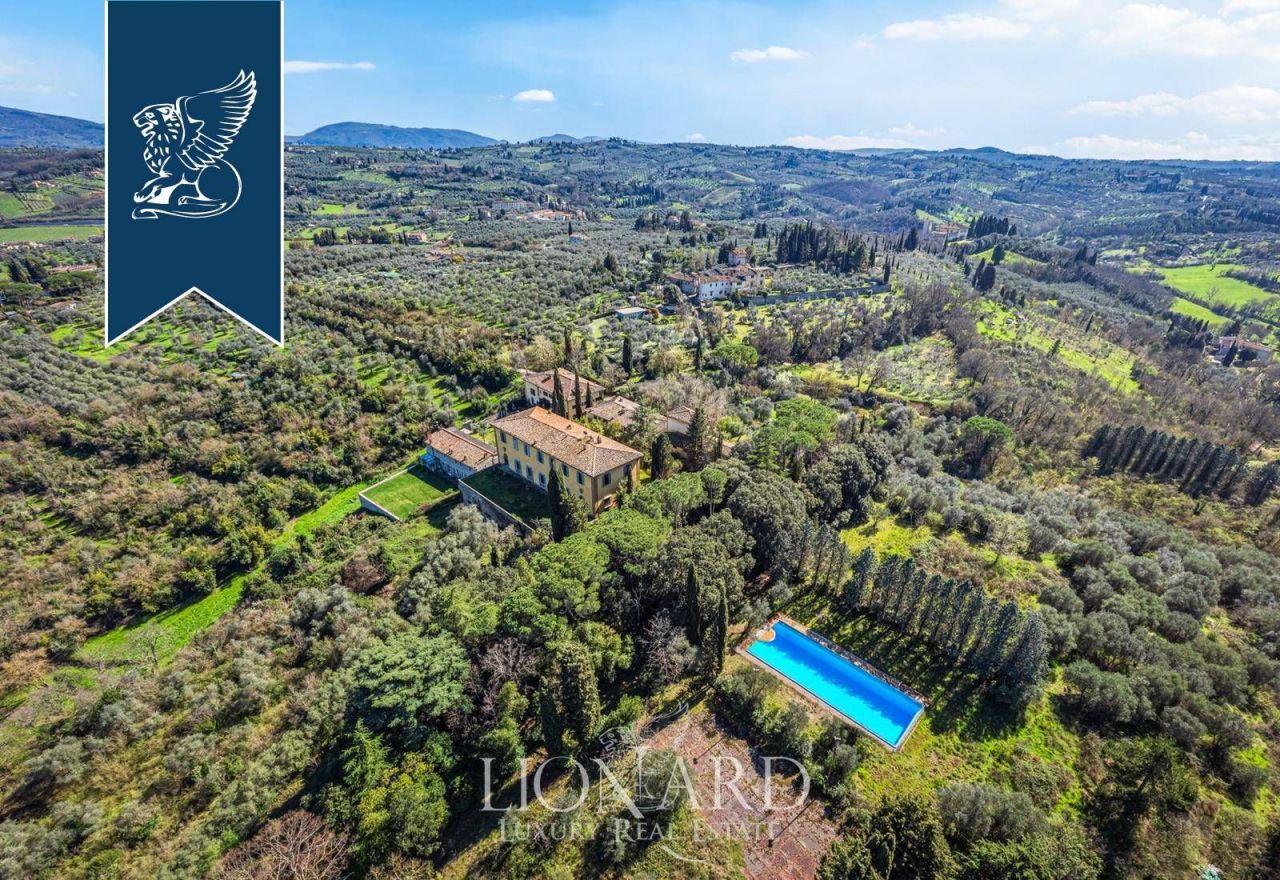 Villa en Florencia, Italia, 2 000 m² - imagen 1