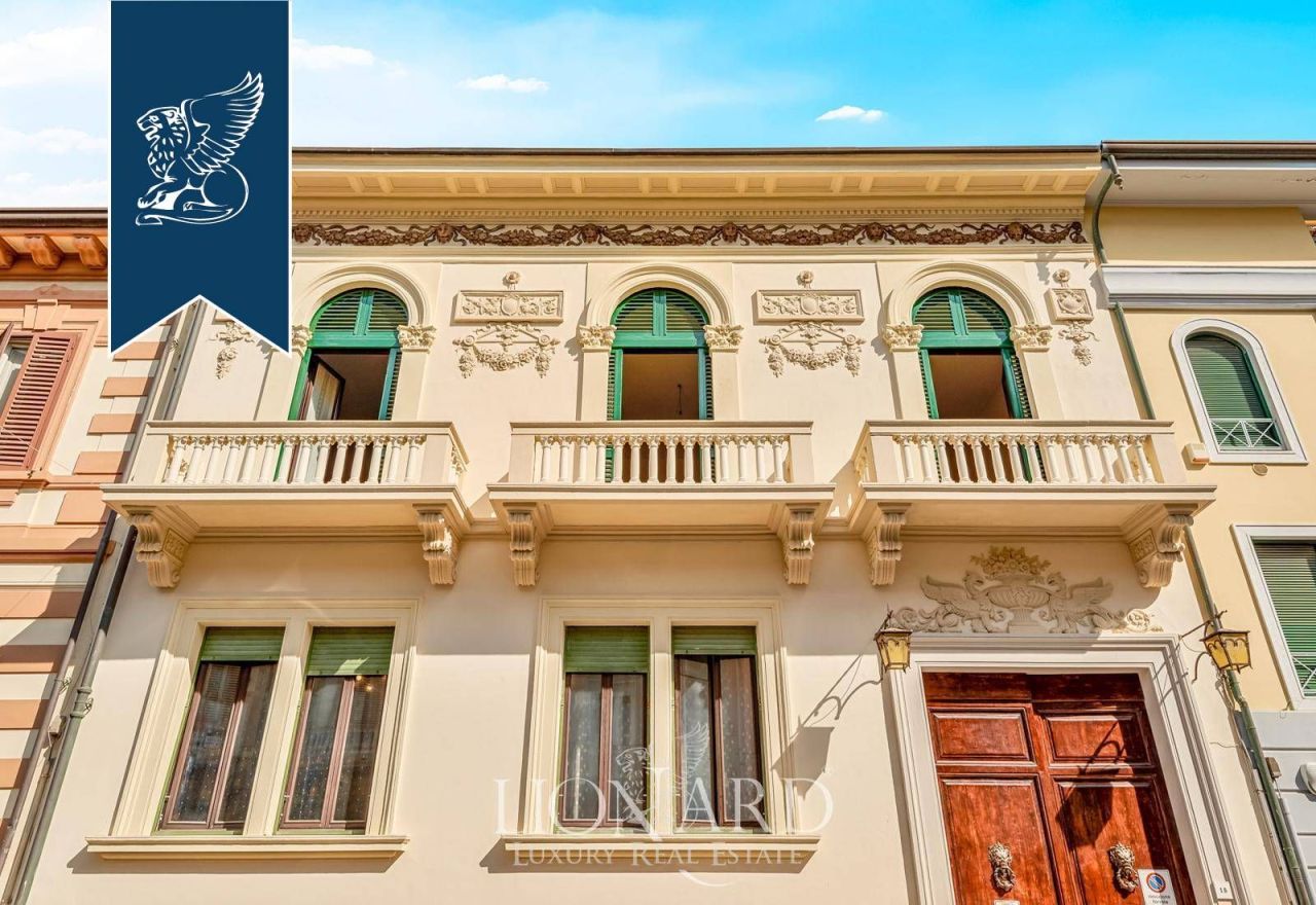 Villa en Viareggio, Italia, 550 m² - imagen 1