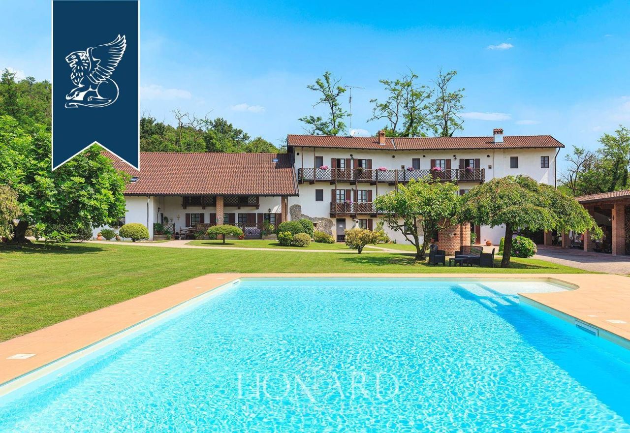Farm in Borgo Ticino, Italy, 800 m² - picture 1