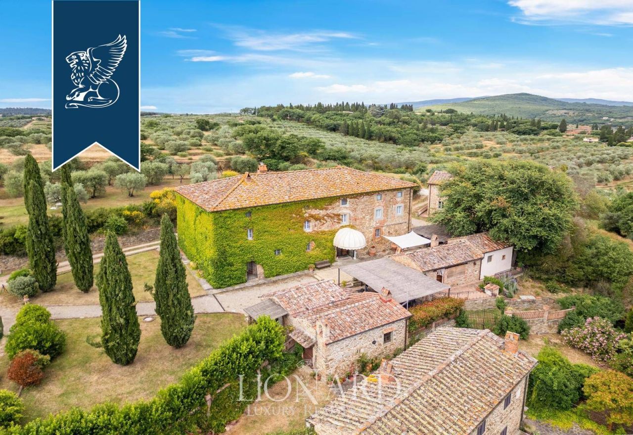 Villa in Arezzo, Italien, 1 200 m² - Foto 1
