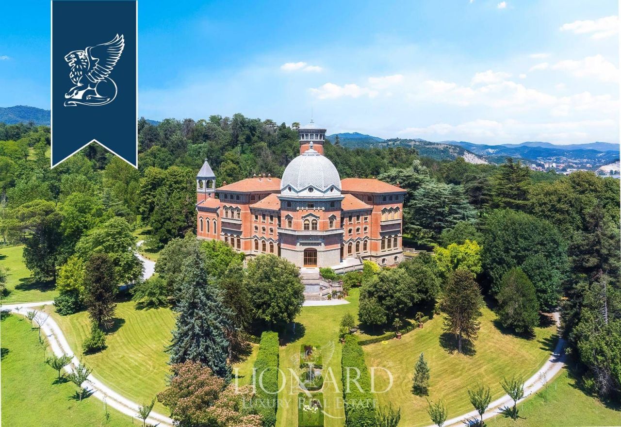 Castle in Savona, Italy, 5 300 m² - picture 1