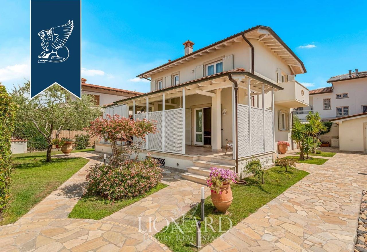 Villa en Pietrasanta, Italia, 298 m² - imagen 1