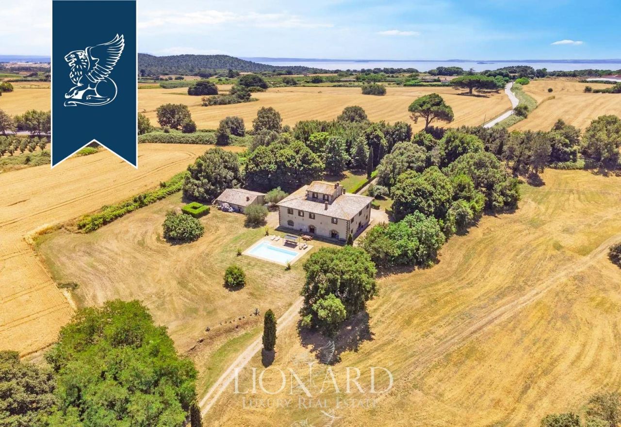 Farm in Viterbo, Italy, 1 800 m² - picture 2