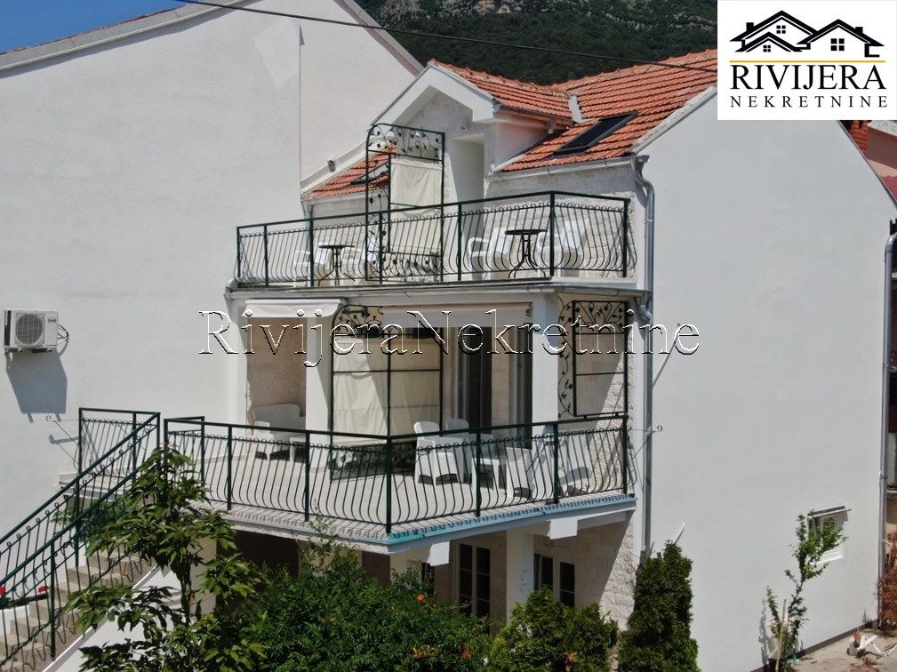 Haus in Herceg-Novi, Montenegro, 194 m² - Foto 1