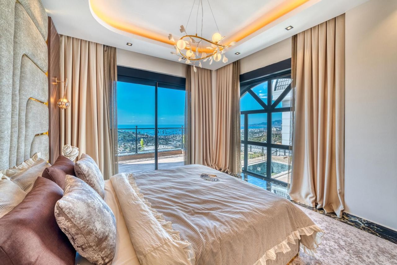 Villa in Alanya, Türkei, 310 m² - Foto 1