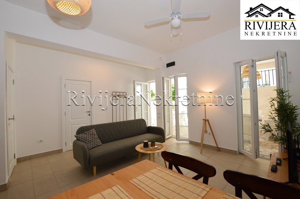 Casa en Herceg-Novi, Montenegro, 70 m² - imagen 1