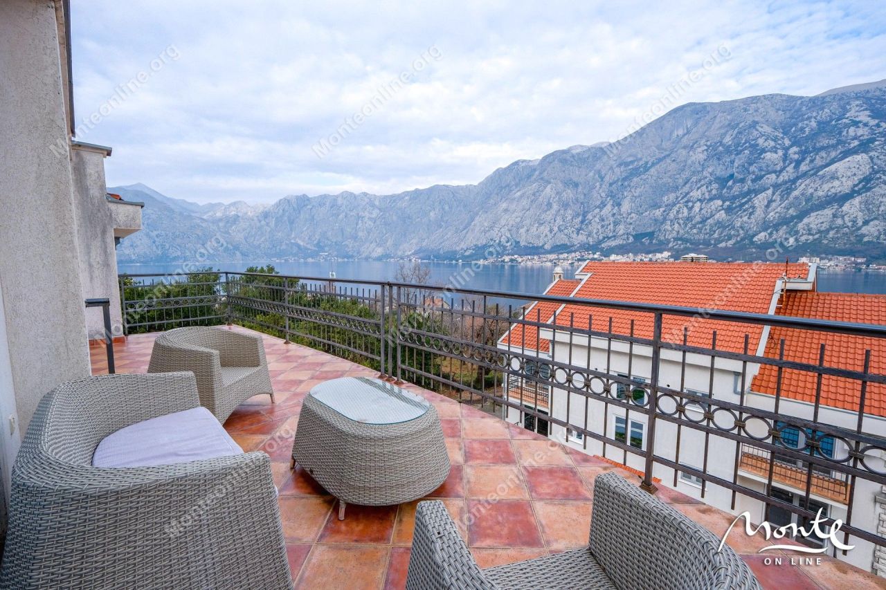 Appartement à Kotor, Monténégro, 97 m² - image 1