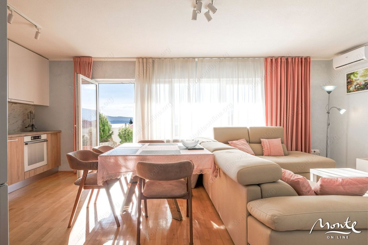 Flat in Tivat, Montenegro, 84 m² - picture 1