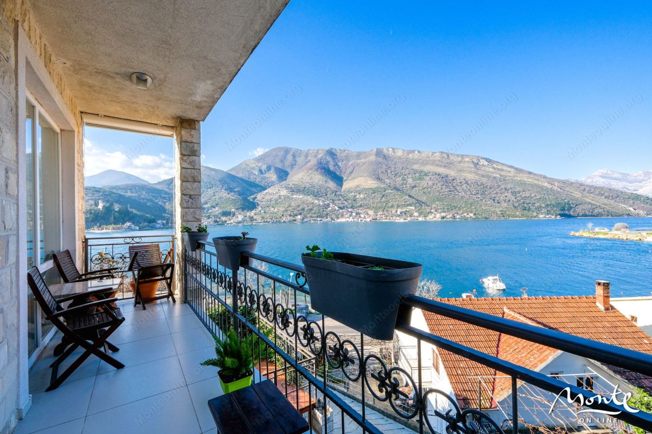 Flat in Tivat, Montenegro, 174 m² - picture 1