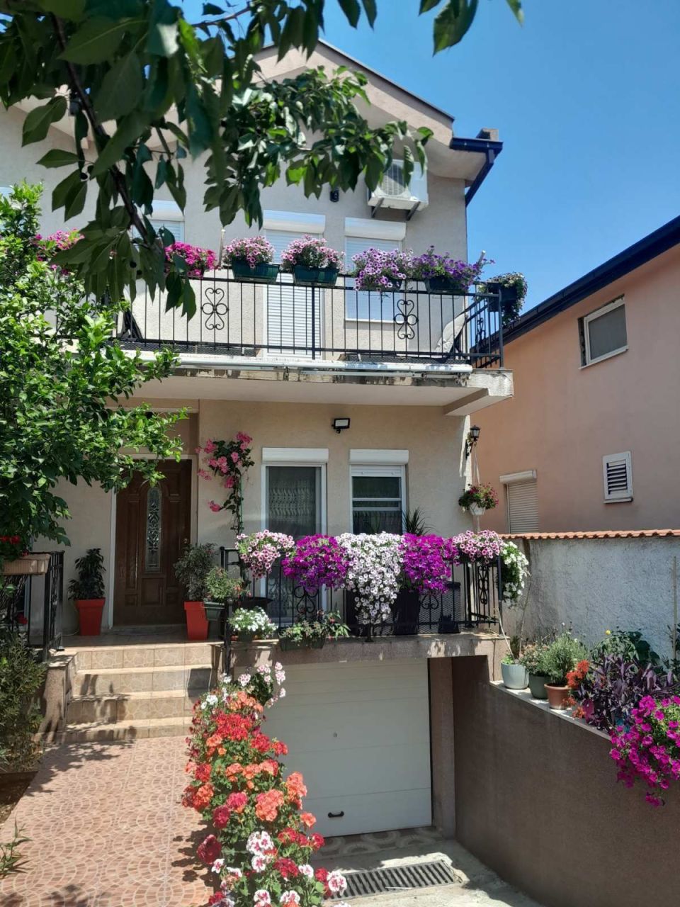 House in Podgorica, Montenegro, 240 m² - picture 1