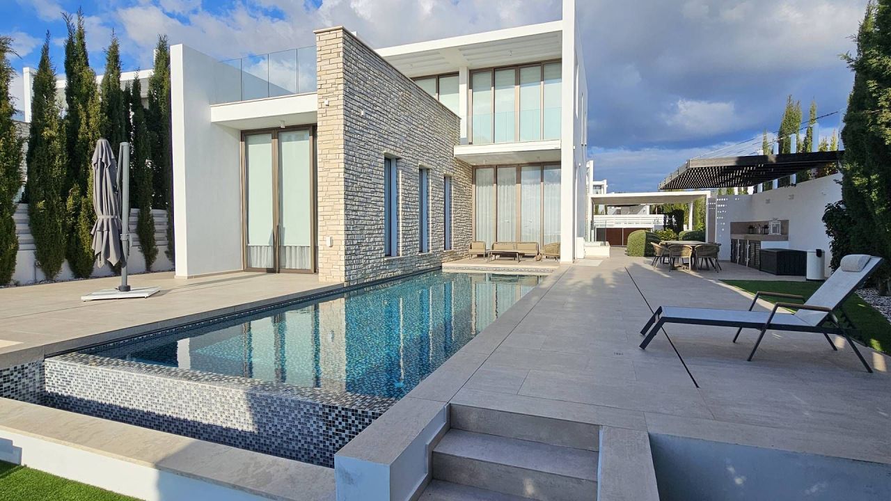 Casa en Peyia, Chipre, 300 m² - imagen 1