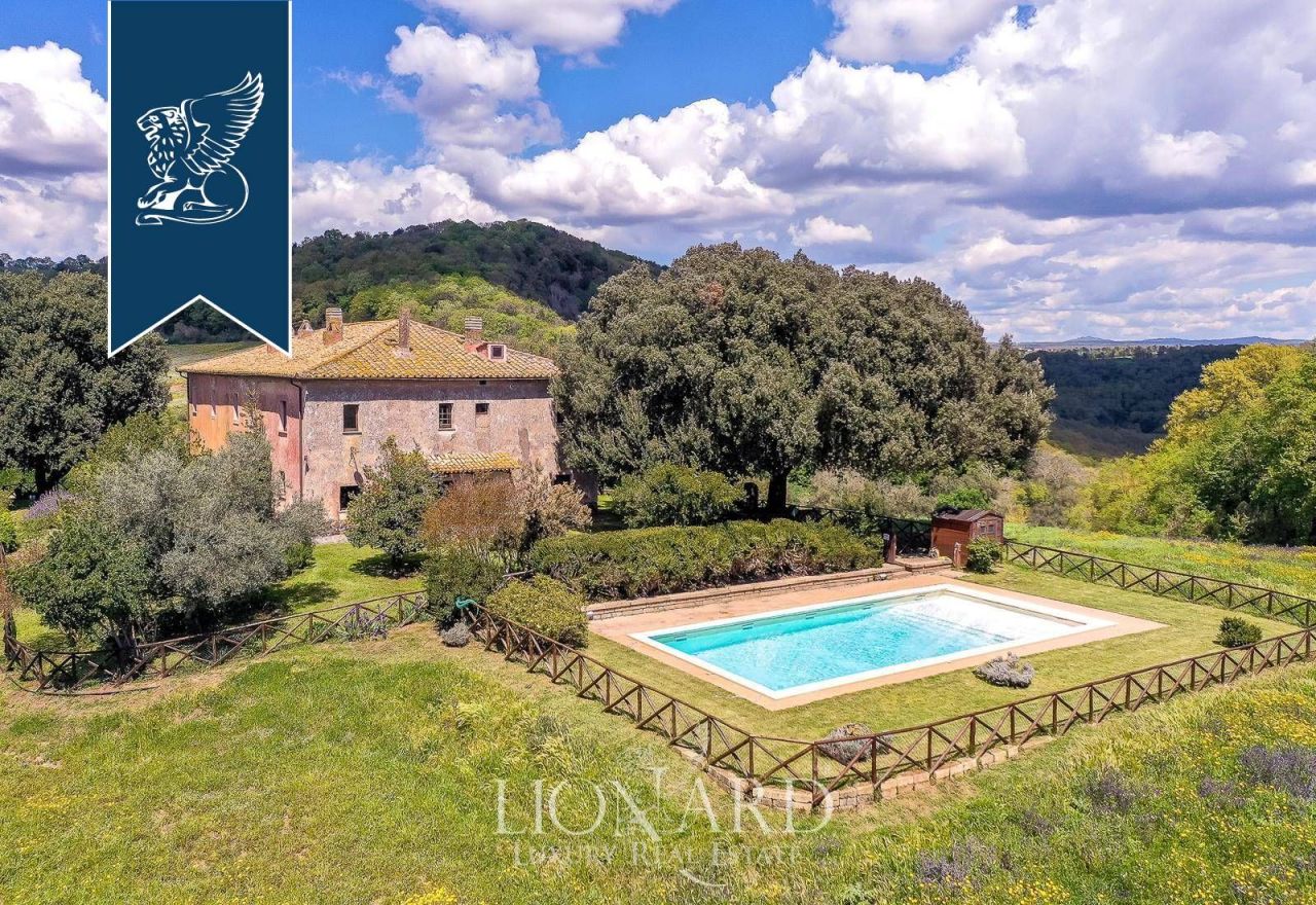 Granja en Viterbo, Italia, 1 500 m² - imagen 1