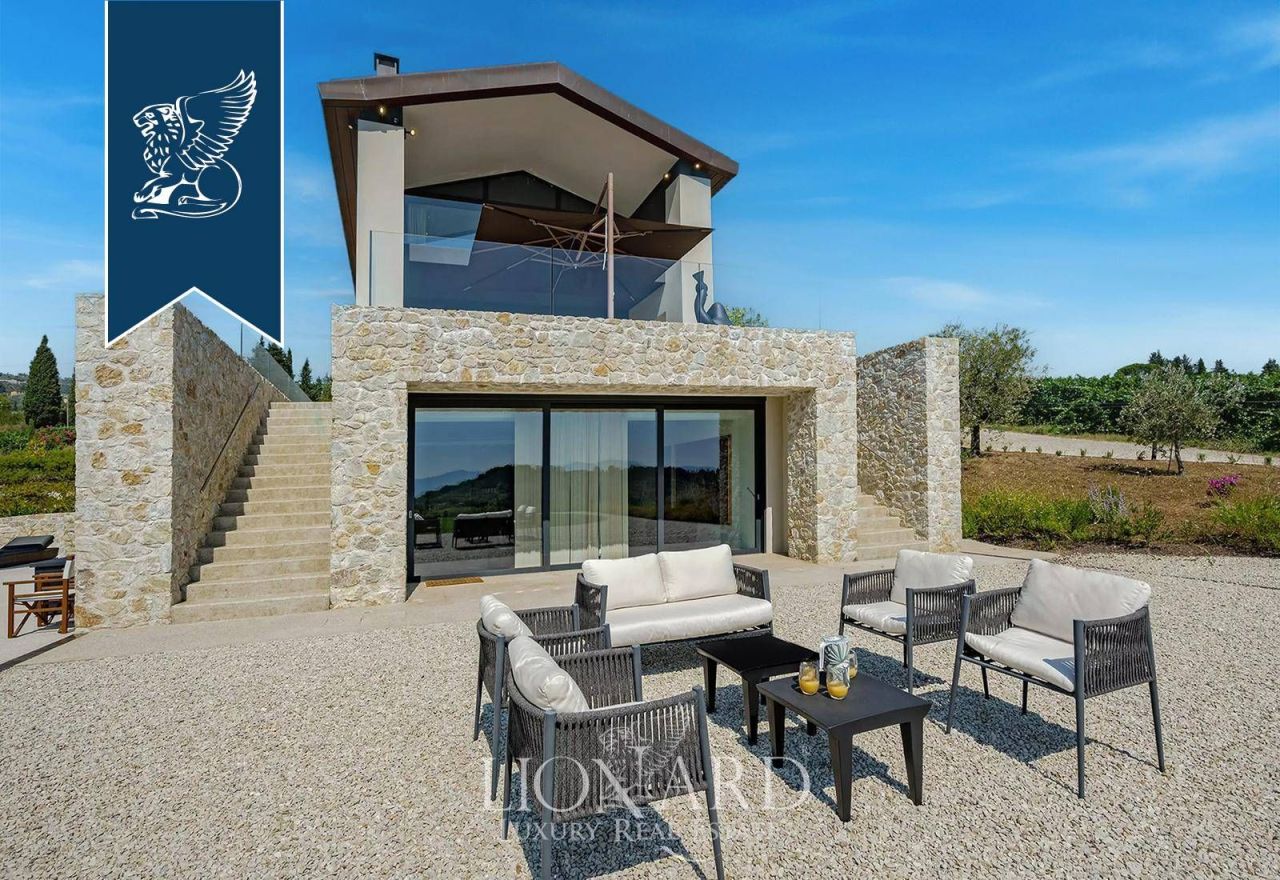 Villa in Capannori, Italy, 550 m² - picture 13