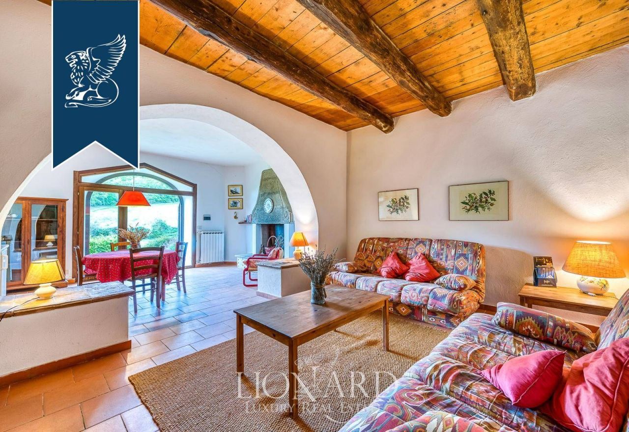 Granja en Viterbo, Italia, 1 500 m² - imagen 13